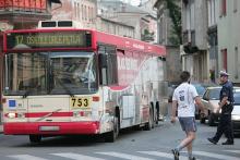 Uderzył w autobus pełny pasażerów