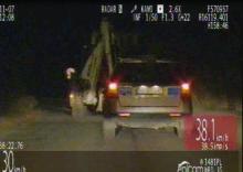 Szalał koparką po drodze