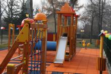 W tegorocznym budżecie przewidziano pieniądze na kolejne trzy place zabaw. Powstaną przy szkołach nr 6, 13 i 15. Fot. ROB