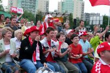 Podczas Euro 2008 jeleniogórzanie mogli obejrzeć mecz Polska-Niemcy na parafii św. Jana Apostoła i Ewangelisty na Zabobrzu. Fot.