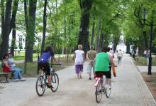Już niedługo nie będzie można przejechać przez park na rowerach. Fot. AJS