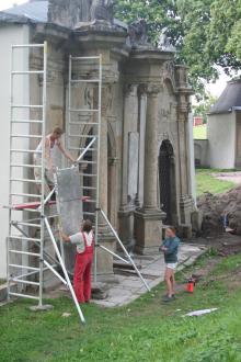 Park przy kościele garnizonowym coraz piękniejszy