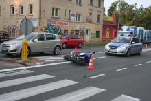 Zagadkowe zderzenie motocyklisty z oplem