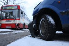 Kolizja autobusu z samochodem osobowym