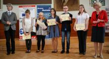 W nagrodę za patriotyzm pojadą do Brukseli