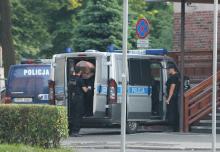 Jeden z mężczyzn został doprowadzony na przesłuchanie. Fot. ELB