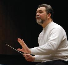 Koncertową wersję słynnej opery Piotra Czajkowskiego batutą poprowadzi José Maria Florêncio.