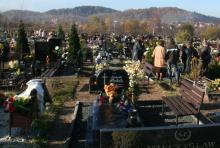 Cóż to „pachnie” na cmentarzu?