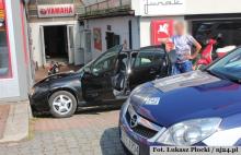 Uderzył nissanem w salon motocyklowy
