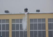 Śnieg na dachach, pozamykane obiekty