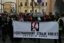 400 osób na jeleniogórskim Strajku Kobiet