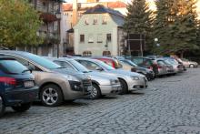 W centrum Cieplic już po 7. rano trudno znaleźć miejsce parkingowe.