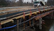 Jeszcze w pierwszej połowie grudnia prace na moście na ul. Cervi szły pełną parą.