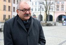 Marszałek Cezary Przybylski mówi, że kandydata DRS-u na prezydenta Jeleniej Góry poznamy w kwietniu.