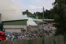 Pożar śmieci na składowisku w Kostrzycy
