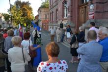 Chcieli wylegitymować demonstrantów pod sądem