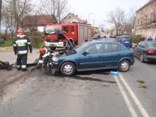 Wjechał w latarnię, bo prawdopodobnie zasłabł za kierownicą