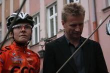 Zmaga się z chorobą, podczas gdy inne walczą o punkty