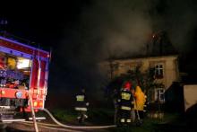 Pożar wielorodzinnego budynku w Karpnikach