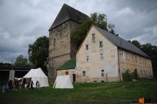 Kartoflada obok wieży